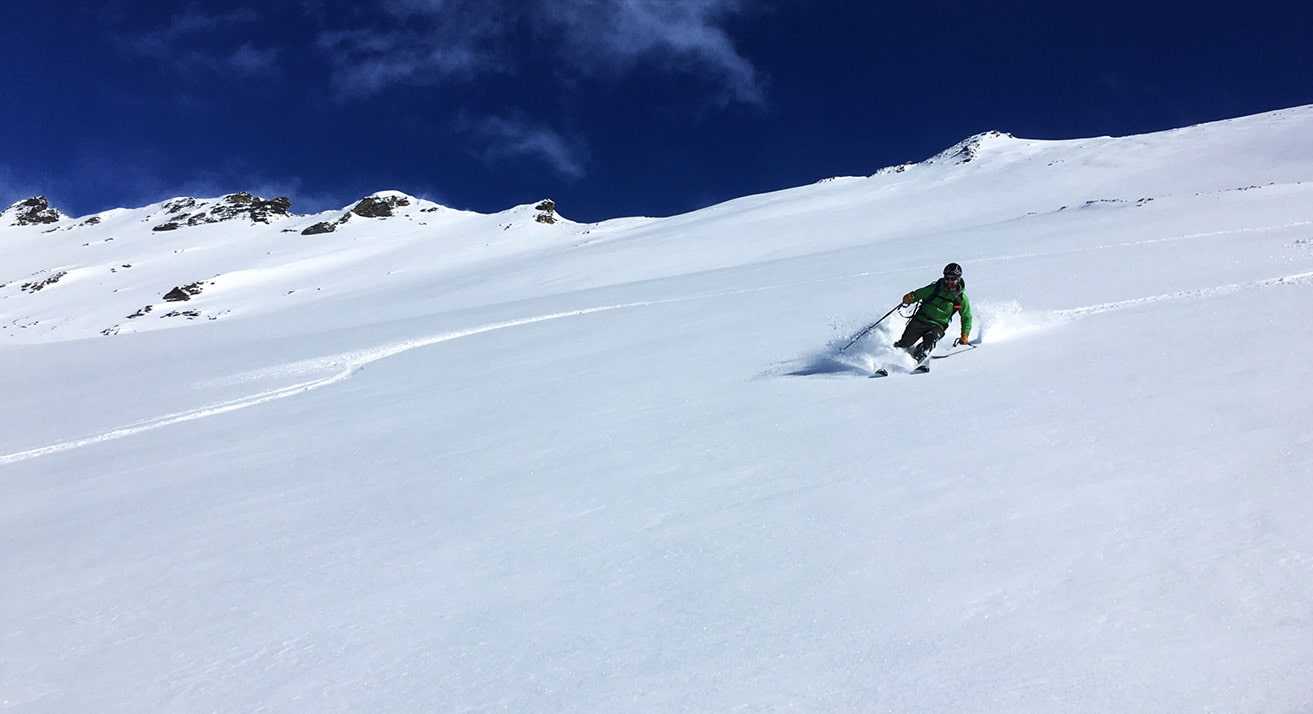 Guillaume turning in powder snow.